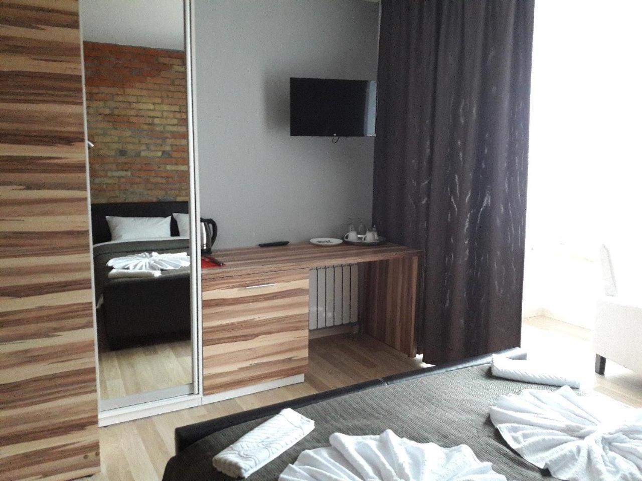 קייב Mini Hotel On Demiivska מראה חיצוני תמונה