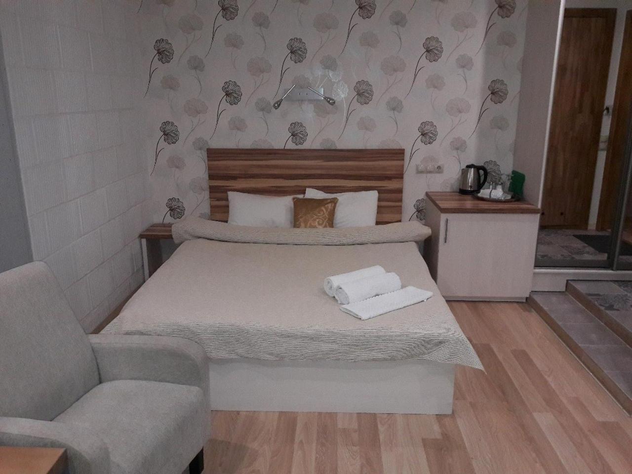 קייב Mini Hotel On Demiivska מראה חיצוני תמונה