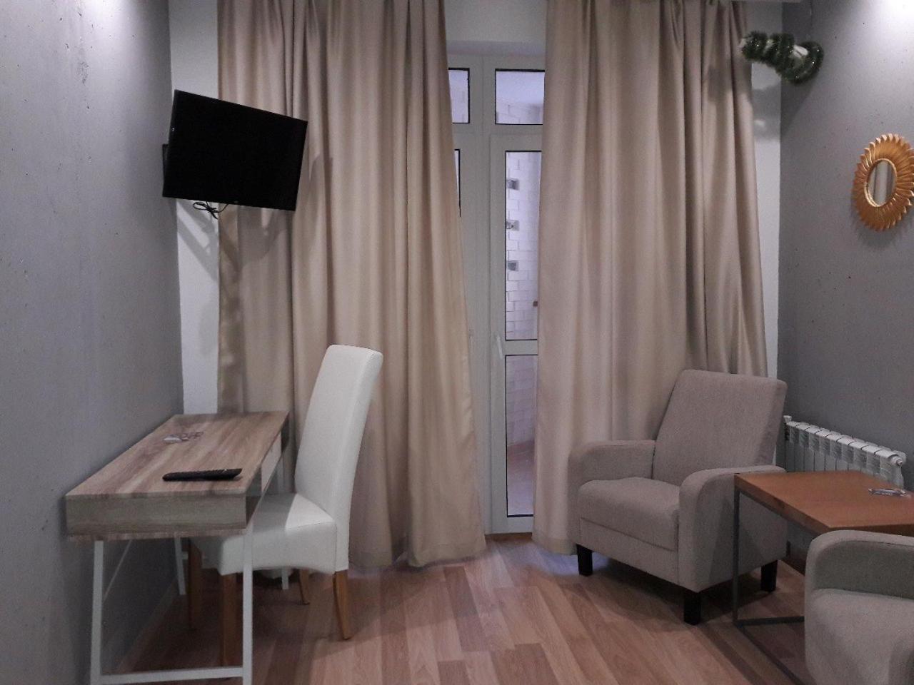 קייב Mini Hotel On Demiivska מראה חיצוני תמונה