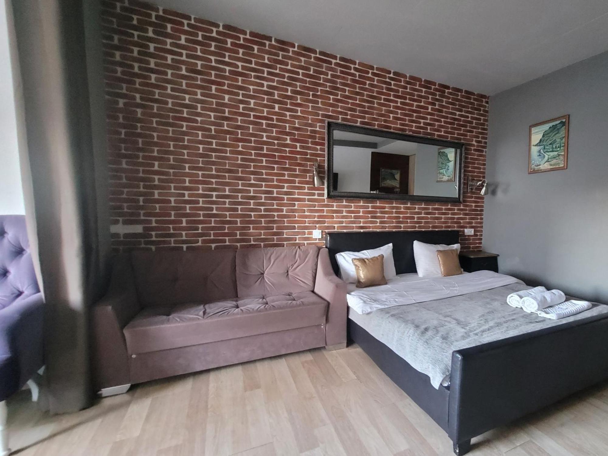 קייב Mini Hotel On Demiivska מראה חיצוני תמונה