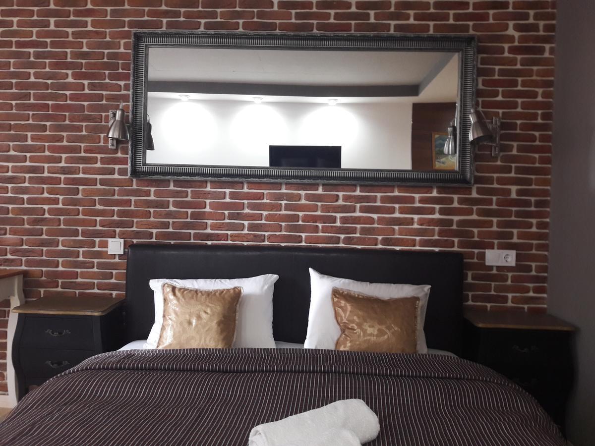 קייב Mini Hotel On Demiivska מראה חיצוני תמונה
