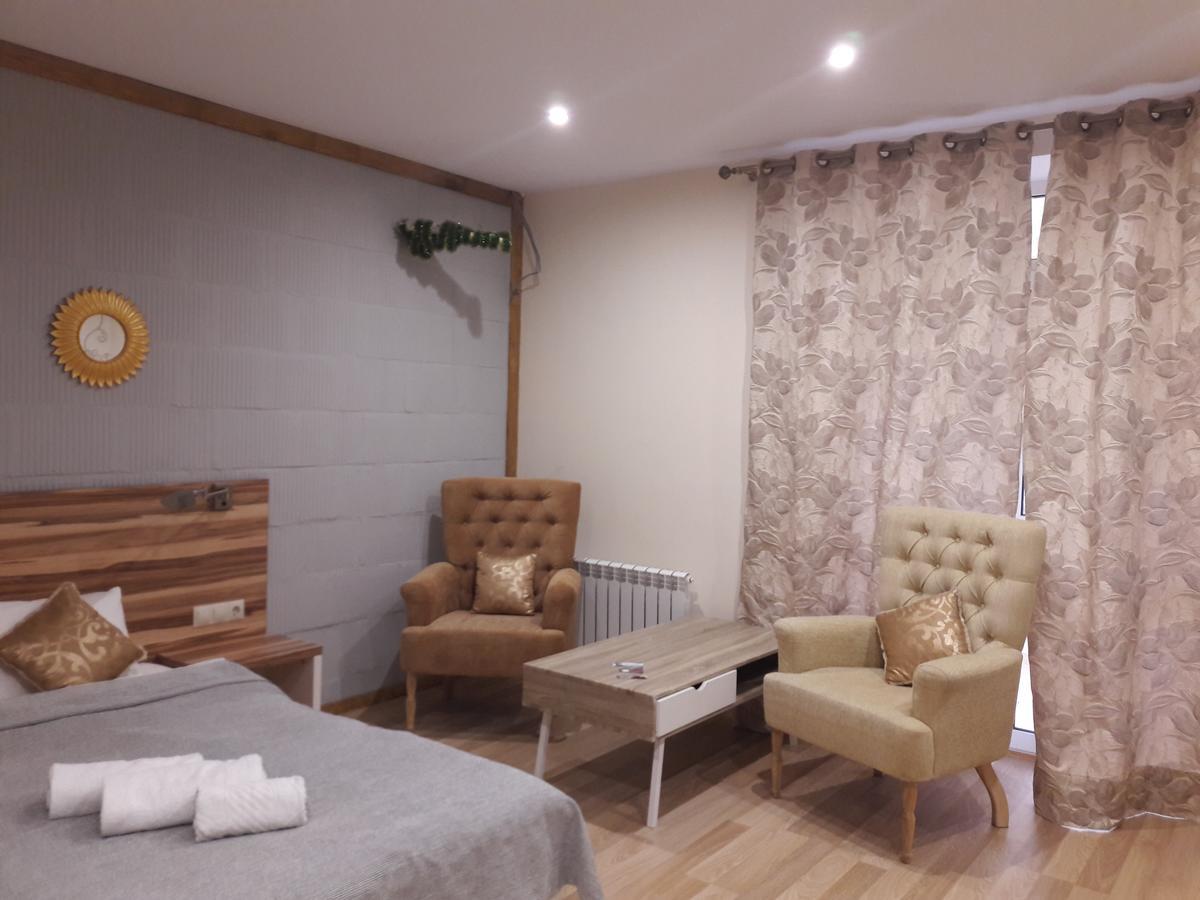 קייב Mini Hotel On Demiivska מראה חיצוני תמונה