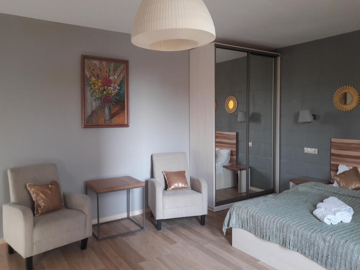 קייב Mini Hotel On Demiivska מראה חיצוני תמונה