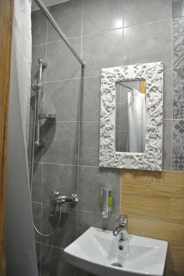 קייב Mini Hotel On Demiivska מראה חיצוני תמונה