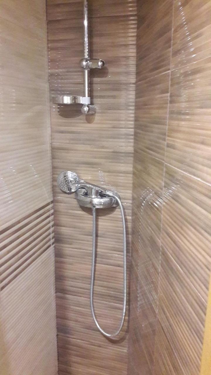 קייב Mini Hotel On Demiivska מראה חיצוני תמונה